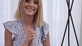 Kastingowa kanapa z przedgrą palcówką i scenami ruchania z chudą blond dziewczyną