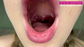 Glücklicher Kerl leckt und fickt zwei MILFs in Doggy-Dreier mit Blowjob und Cunnilingus