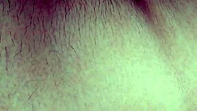 Jag tittar på denna vita tonåring 18+ som suger tjock kuk