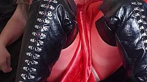 Omg tak tlustá Susi v černých botách drbe píču