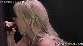 som blondínka babe Kay Carter beriem bbc v gloryhole s povolením môjho manžela