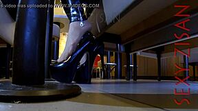 POV：白人纹身辣妹在晨间传教士式性交、口交和自慰