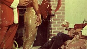 Vay be, gizli Noel'de kıllı milf oralı!