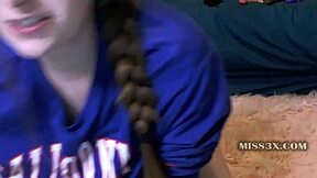 嘿，想看我多汁屁股被猛干吗？