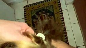 Osećam prljavu pušionicu u toaletu sa pljuvačkom svuda