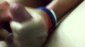 Aryana beordrar pojkvän att knulla hennes vän med smutsig prat