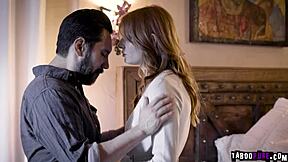 приятелят моли приятелката си да зарадва самотния му татко. тя с радост се съгласява да помогне.