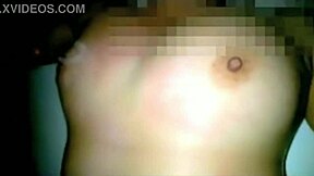 Лукас се изпразва върху големите цици на Карина