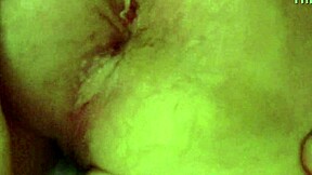 Vovô tarado lambe e beija em trio