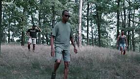 Julia Maze giert nach rauem 6-gegen-1 ATM, DAP, Gaping und schluckt Sperma