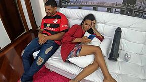 Binho Ted erter Leo Ogro med gigantisk leke