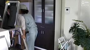 Isteri rumah ditumbuk keras di sisi suami yang tak sedar