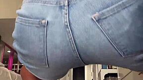 Možeš li da izdržiš ovo twerk zadirkivanje u slingshot tangama?