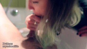 Stedsøster blokerer brors badetids sjov