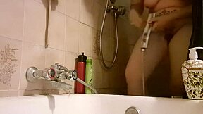 Çarpıcı İtalyan Üvey Anneni Duş Alırken Yakaladın mı?