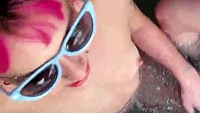 Vai a fottere questi culi! Due troiette si prendono anal gustoso gemendo forte in vasca con due dotati