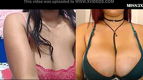 Kæmpe patter piger kamp venstre eller højre i webcam show!