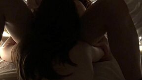 ये लेस्बियन लड़कियाँ चूत चाटने के दौरान इतना जोर से क्यों कराहती हैं?