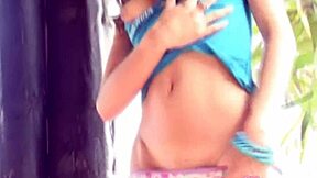 Oi Selina 18 quer ver eu provocando buceta raspada solo?