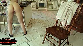 Drie geile kutten masturberen met speeltjes