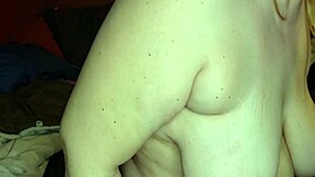 Гореща бременна мадама получава дълбоко крем пай действие тази вечер. Гледай корема й да се подува с всяко тласване.