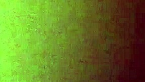 Žena jaše debeli kurac novog prijatelja i deli video kreampaja sa kukold mužem