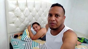 grabo a mi hermanastra latina y termino quitándole la virginidad en su cuarto