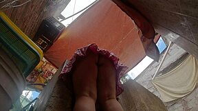 mi cuñado mañoso me graba bajo la falda a esta campesina latina voyeur upskirt y me calienta tanto