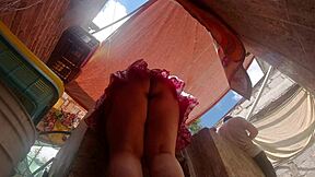 mi cuñado mañoso me graba bajo la falda a esta campesina latina voyeur upskirt y me calienta tanto