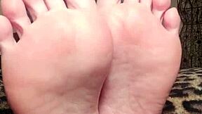 Foot Goddess Mymistressk Hypnotizes Subs With Bare Feet!