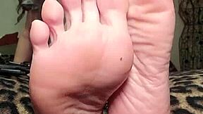 Foot Goddess Mymistressk Hypnotizes Subs With Bare Feet!
