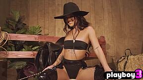 perfect big ass teen ryan reid shows off her amazing body posing 🔥🍑