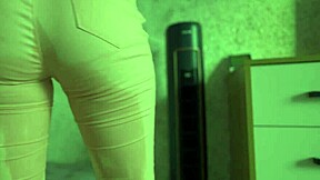 i desperately pee my tight jeans now