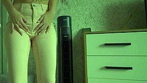 i desperately pee my tight jeans now