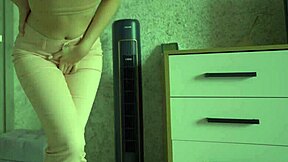 i desperately pee my tight jeans now