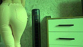 i desperately pee my tight jeans now