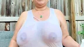 Big Tetas Tease Through Her Dripping Wet Camiseta