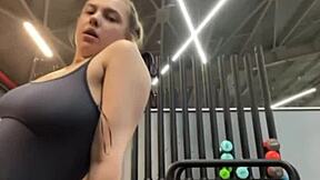 bbw squirts hard from extreme dildo fucking in locker room
