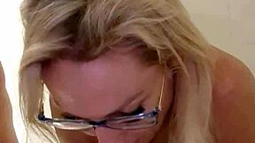 alinemilf barebacks gaping mature pussy creampie in bathroom homemade