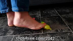 hey watch her crush that banana toy under her bare feet like a total femdom boss 👣🍌