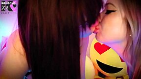 Aussie kiara and squirting kaiia rip clothes to suck dripping clits