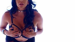 nikki benz tongue fucks missy martinez trimmed pussy deep 😛👅💦