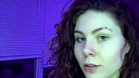 Watch this massive ass bounce and jiggle endlessly on live webcam for your ultimate thrill