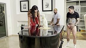 Melodia proibida worships ass in interracial bath tease