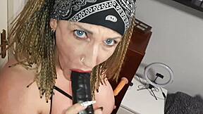 bodybuilder breaks huge ass with monster dildos deep