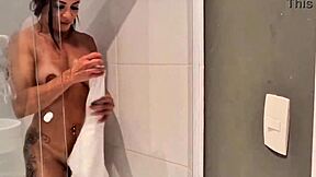 😈 vizinho crashes bath for athletic latina milf's big clit blowjob and monster cock pounding!