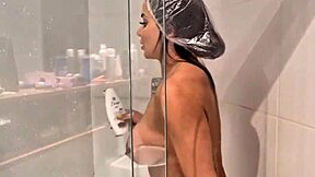 😈 vizinho crashes bath for athletic latina milf's big clit blowjob and monster cock pounding!