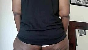 thick mamas milf with that juicy ass got me shakin'!!