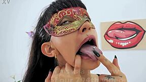 slim tall latina shows monster cameltoe huge bubble butt in leggings