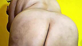 watch the jiggling cellulite ripple on this fat bbw ass in slow motion